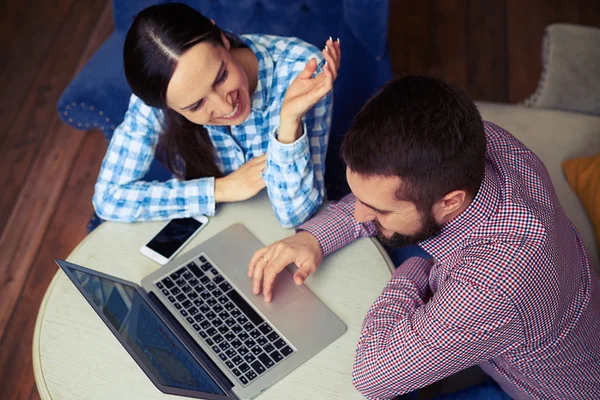 Couple discussing something and using laptop — Stock Photo, Image
