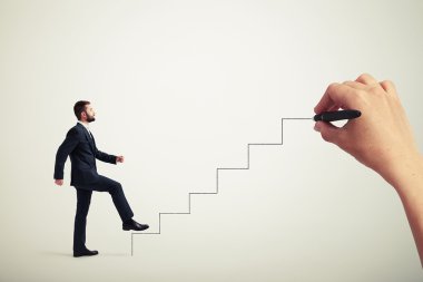 Beyaz adam çizilmiş merdiven çıkma bir formal giyim