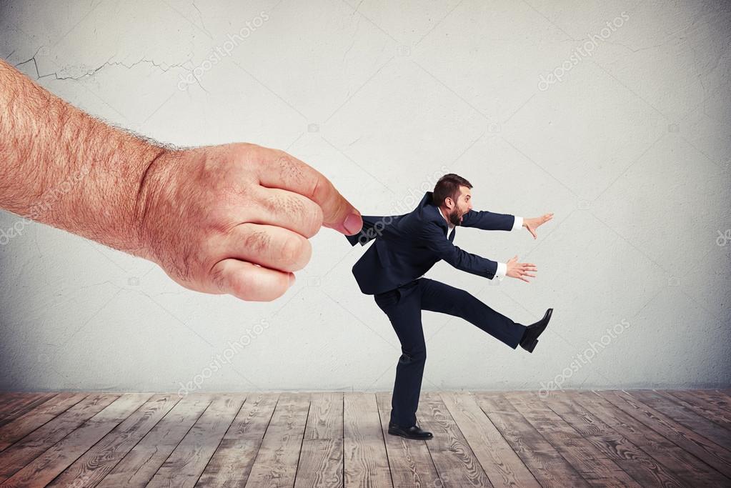 двигает диван. поиск неподдающийся отодвинуть. запомни мужчина. поиск неподдающийся отодвинуть. цитаты про вранье.