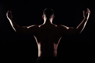 Çıplak gövde ile atletik adam geri görünümü