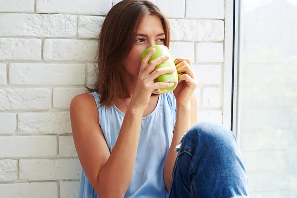 Young modern girl is thoughtful and focused for a while — Stock Photo, Image