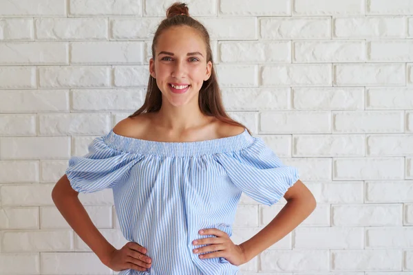 Close-up of happy girl with hands on hips — Stock Photo, Image