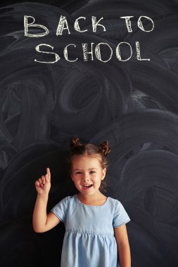Bir memnun güzel kız karşı ilham neredeyse bağırdı 