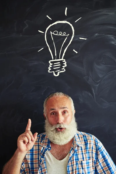 Excited aged man showing the concept of having an idea — Stock Photo, Image