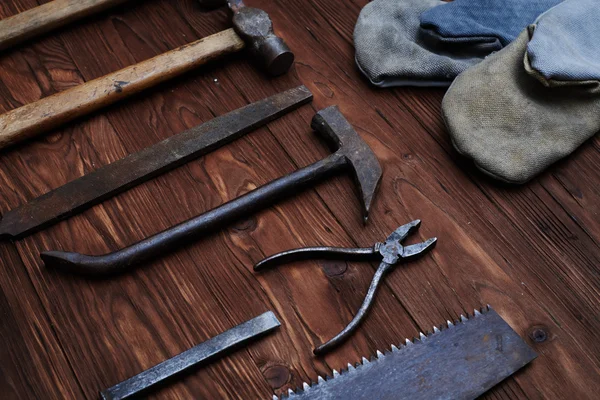 Conjunto de herramientas e instrumentos sobre fondo de madera — Foto de Stock