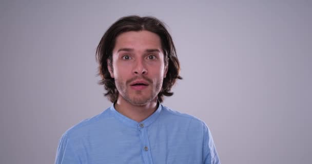 Shocked man over white background — Stock Video