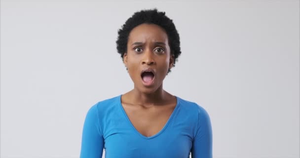 Shocked african american woman over white background — Stock Video