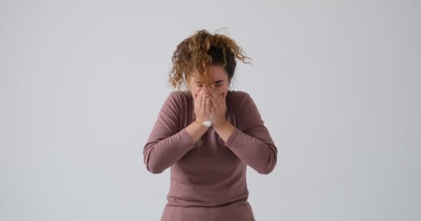 Ill woman sneezing in tissue paper and wiping runny nose — Stock Video