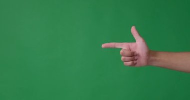 Yeşil arka planda el yapımı atış hareketi