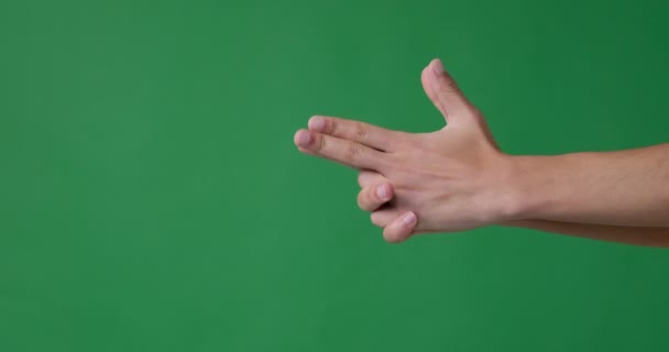 Hand making shoot gesture over green background — Stock Video