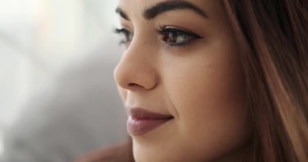 Rosto de mulher atraente sorrindo — Vídeo de Stock