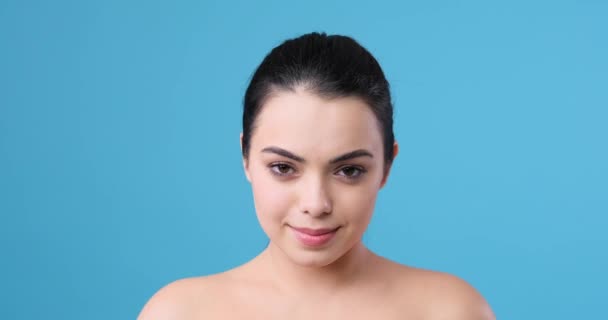 Kaunis nainen virheetön täydellinen iho — kuvapankkivideo