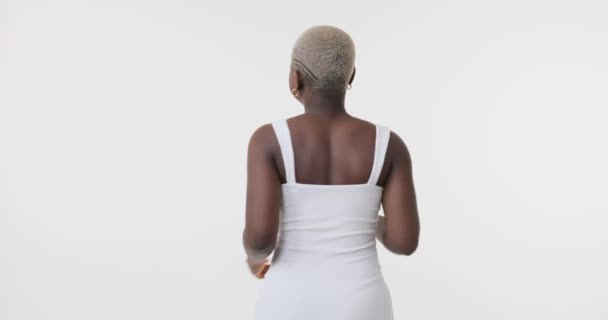 Woman in bodycon dress dancing over white background — Stock Video