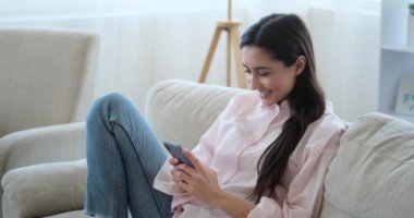 Cep telefonundaki kadın mesajları
