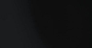 Karanlık arkaplanda ışık sızıntısı