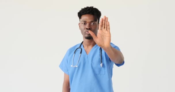 Homme médecin geste avec stop signe de la main — Video