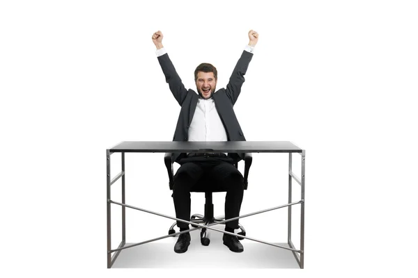 Hombre sentado a la mesa y riendo — Foto de Stock