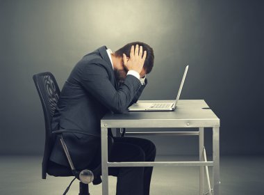 Depresyonda işadamı oturan
