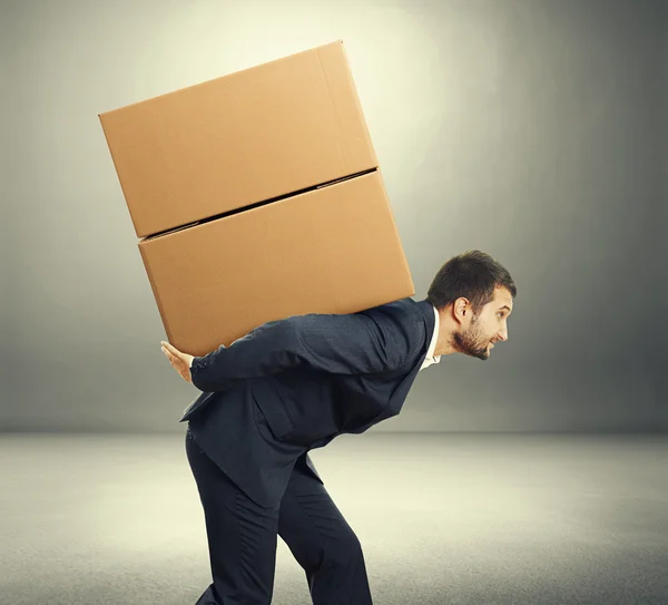 Man carrying two heavy boxes — Stock Photo, Image