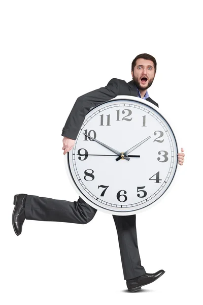 Uomo spaventato tenendo grande orologio — Foto Stock
