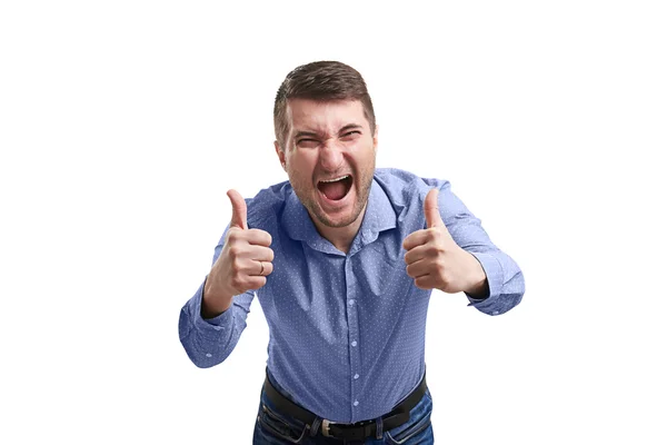 Ridendo uomo mostrando pollici in su — Foto Stock
