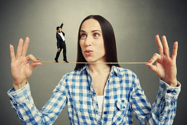 Amazed woman looking at small man — Stock Photo, Image