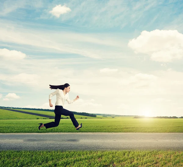 Donna in abbigliamento formale correre veloce — Foto Stock