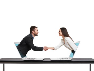 erkek ve kadın--dan laptop çık