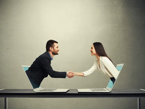 Sonriente hombre de negocios y mujer de negocios — Foto de Stock