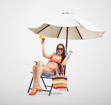 çekici gülen kadın bikini