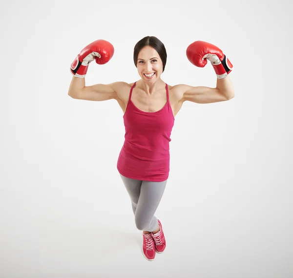 Жінка в рукавичках з червоного боксу — стокове фото