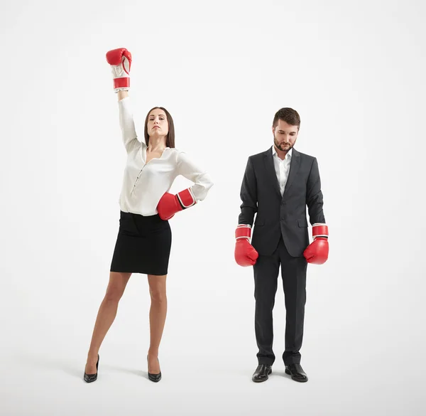 Empresário perdedor e empresária vencedora — Fotografia de Stock