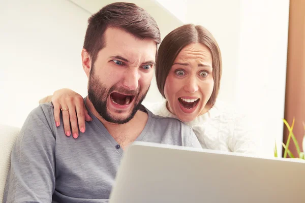 Amazed screaming couple — Stock Photo, Image