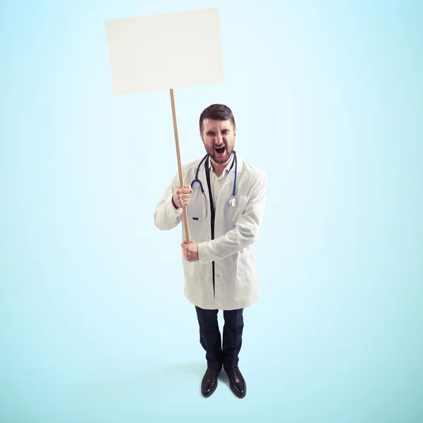 Médico gritando descontente — Fotografia de Stock