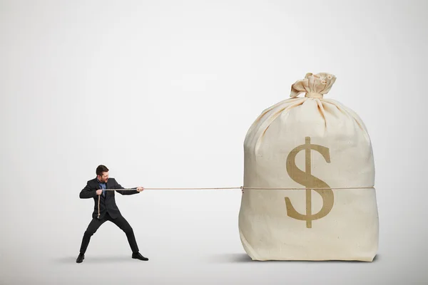 Man pulling the rope — Stock Photo, Image