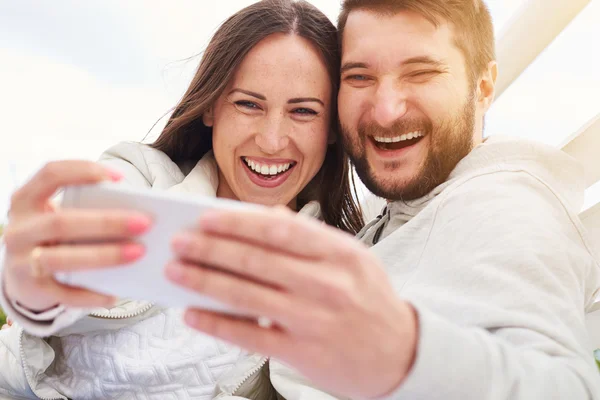 Feliz rindo casal — Fotografia de Stock