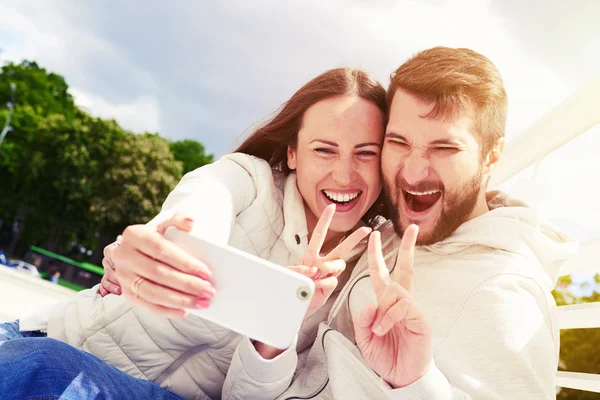 Casal alegre — Fotografia de Stock