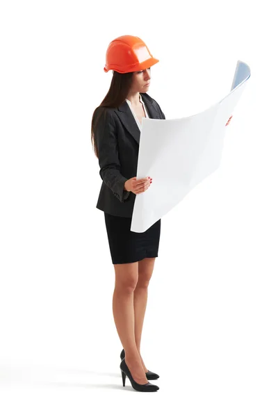 Woman architect looking at plan — Stock Photo, Image