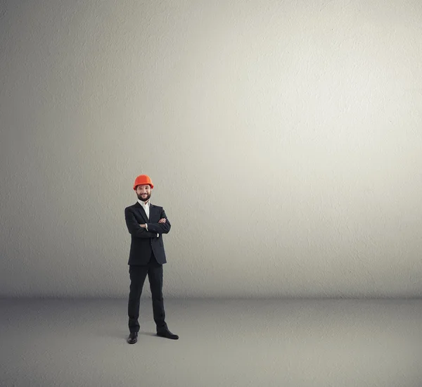オレンジ色のハード帽子の男 — ストック写真