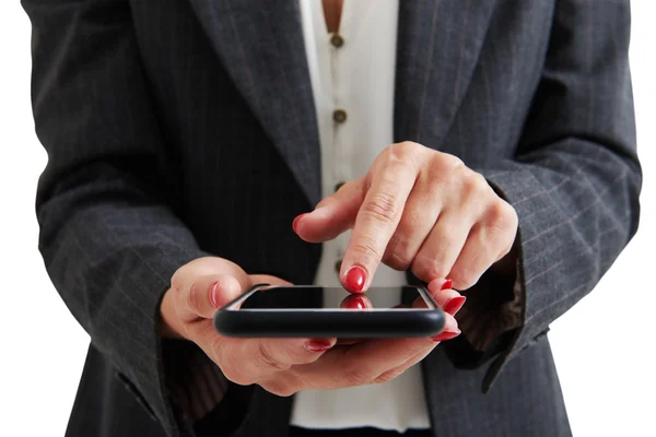 Mujer en desgaste formal celebración de teléfono inteligente — Foto de Stock