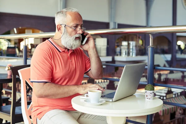 Man aan de telefoon. — Stockfoto