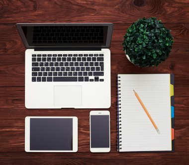 iş çalışma alanı aksesuarları ile