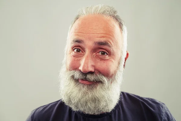 Retrato de homem barbudo alegre — Fotografia de Stock