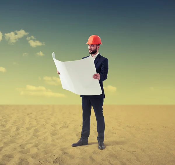 Builder in desert on the sand — Stock Photo, Image