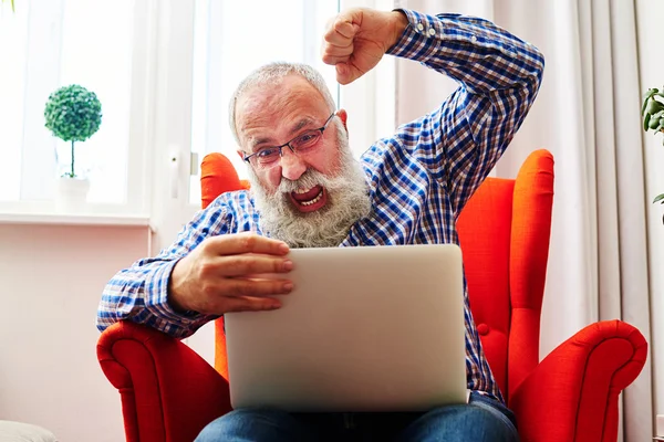 Man brandishing his fist and screaming — Stock Photo, Image