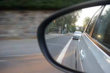 kanat yansıması ile araç hareket