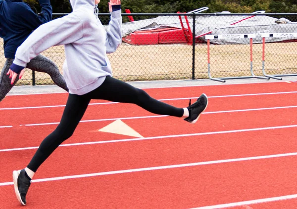 Flickor Ett Spår Vintern Bär Tröjor Och Spandex Utför Raka — Stockfoto