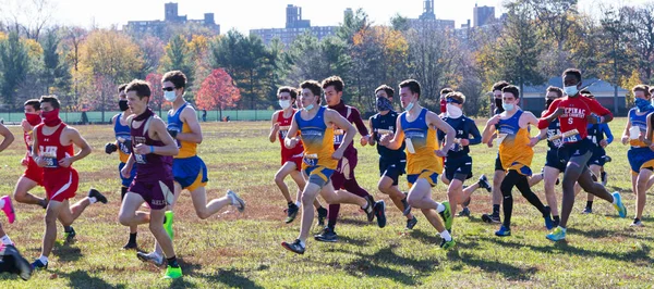 Bronx Nueva York Noviembre 2020 Carrera Cross Country Chicos Van — Foto de Stock