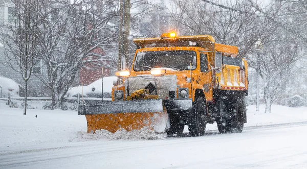 Ein Gelber Schneepflug Versucht Die Straßen Räumen Starker Schneefall Macht — Stockfoto