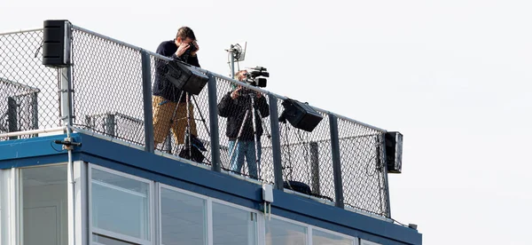Kameraman Broadcaster Leve Streaming High Scholl Game Top Press Box — Stock fotografie